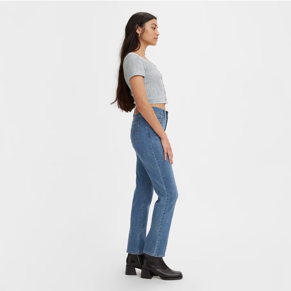 Levi’s Women’s Classic Straight Medium Wash Jeans - Picture 4 of 11